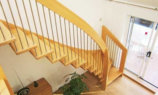 beechwood staircase with floating treads