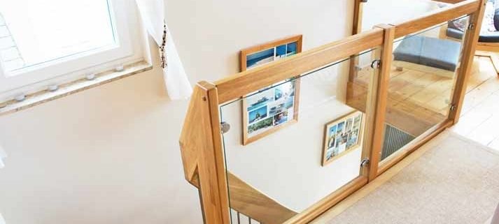 landing balustrade with oak frame and glass infill panels