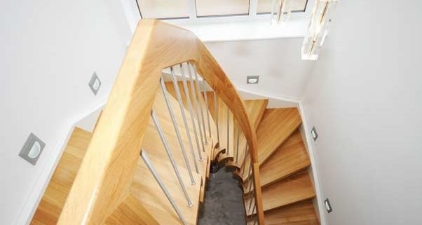 an oak curved handrail on a half turn oak stair