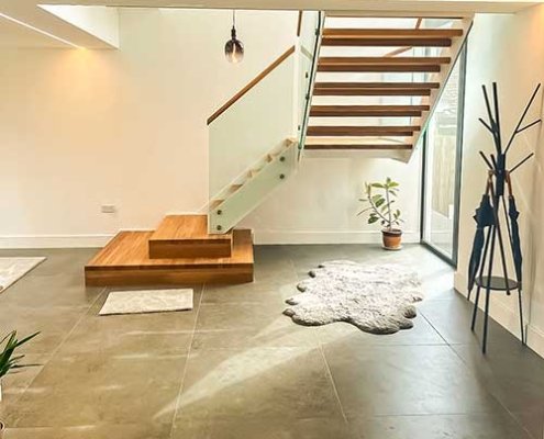 Quarter turn modern stair with large bottom oak steps