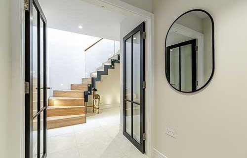 quarter turn modern oak tread model 500 stair with closed risers