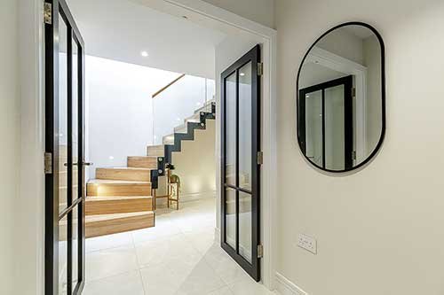 quarter turn modern oak tread model 500 stair with closed risers