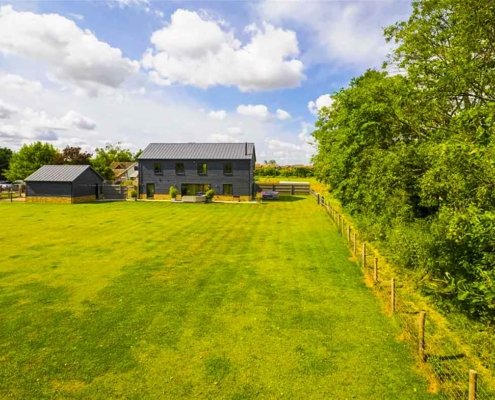 Large-garden-to-rear-of-grey-house