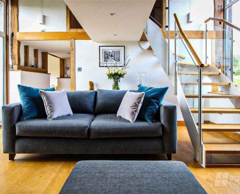 Glass-Staircase-Haywards-Heath-with-oak-treads-and-glass-risers