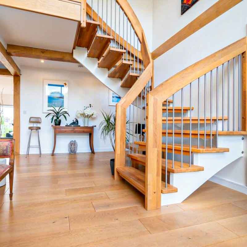 Oak-Staircase-Kingsbridge-with-oak-handrial-and-newels