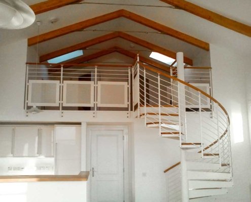 Spiral-stair-with-oak-steps-and-white-steelwork