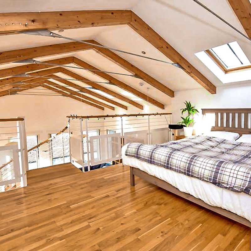 landing-balustrade-across-mezzanine-floor-of-bedroom